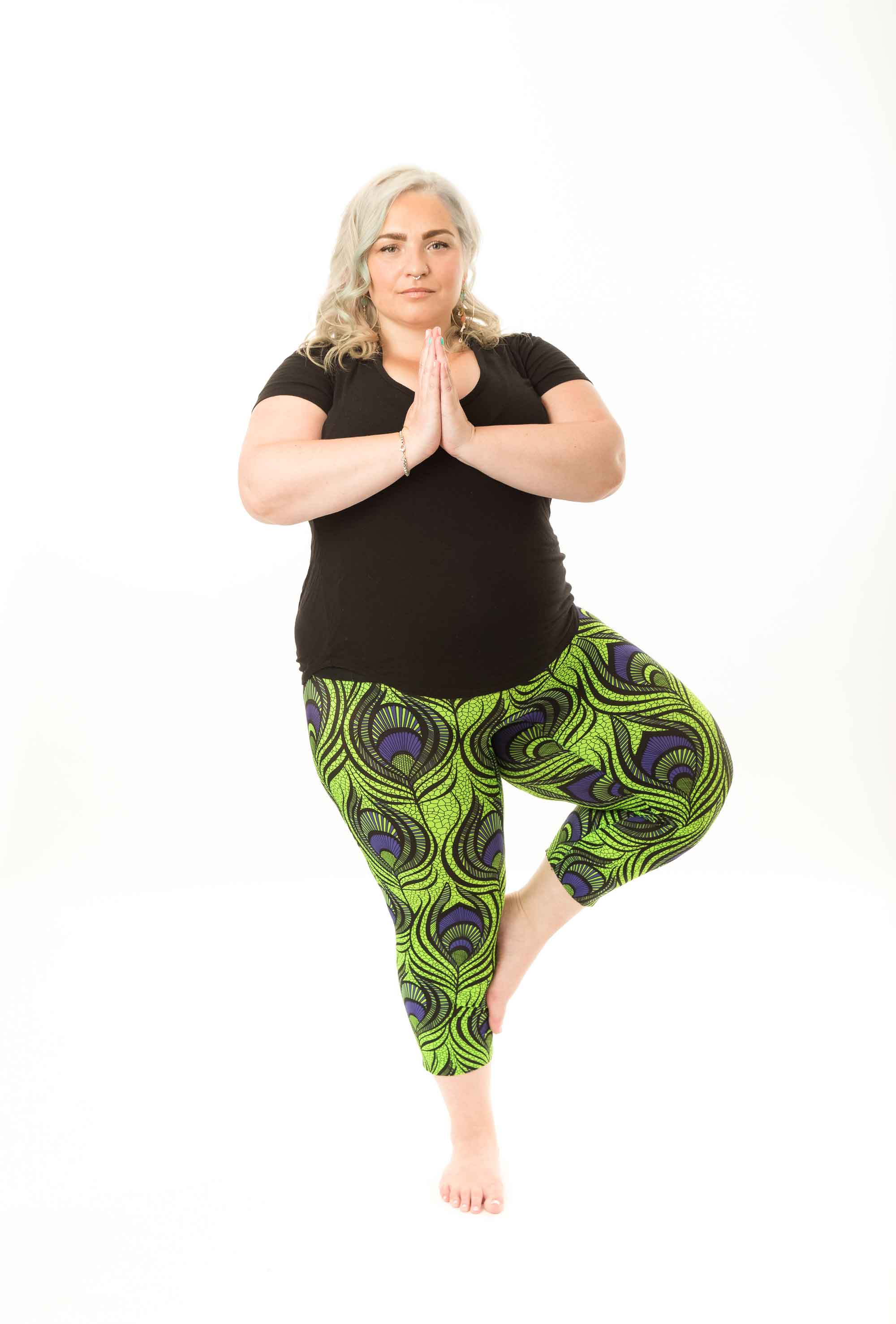 full length of cheerful african american plus size woman in sportswear  standing in yoga pose in living room Stock Photo - Alamy