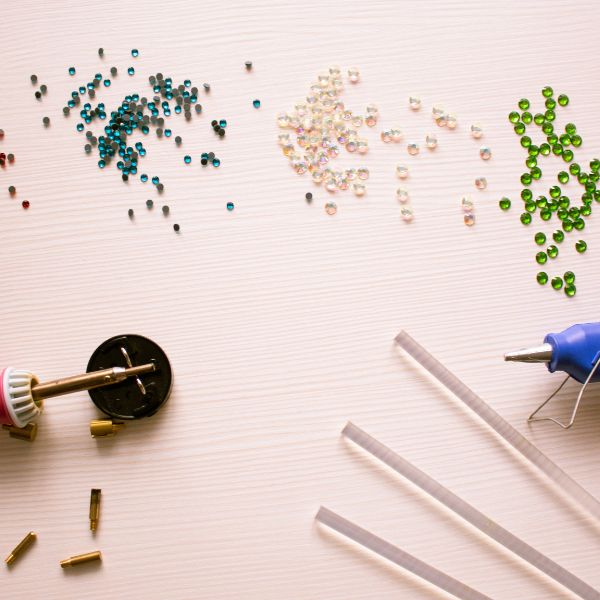 What Type of Glue Should You Use for Rhinestones?