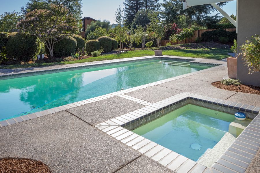 Architectural Elements To Incorporate in an In-Ground Pool